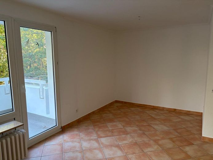 Gepflegte3-Zimmer Eigentumswohnung mit  76 m2 – Wohnzimmer