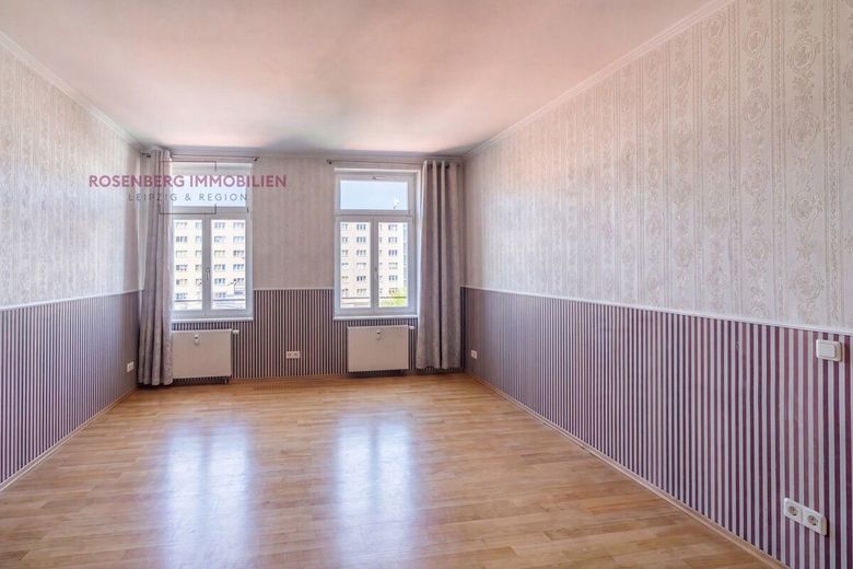 Denkmalgeschützte 3-Zimmer-Eigentumswohnung mit Balkon und Aufzug - Provisionsfrei! – Immobilie verkaufen in Leipzig_ 3-Raumwohnung_Rosenberg Immobilien Leipzig_Wohnzimmer