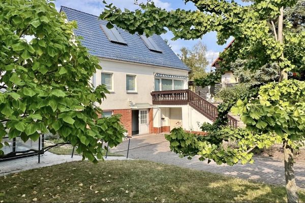 detached single-family house with garden, pool, sauna & solar thermal