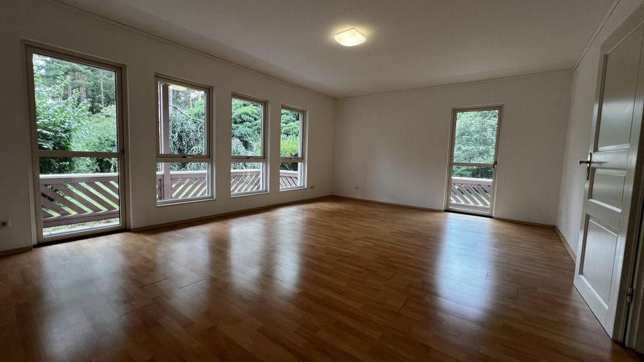 Ruhige 2-Zimmer Wohnung in grüner Lage mit 2 Terrassen – Zimmer 2