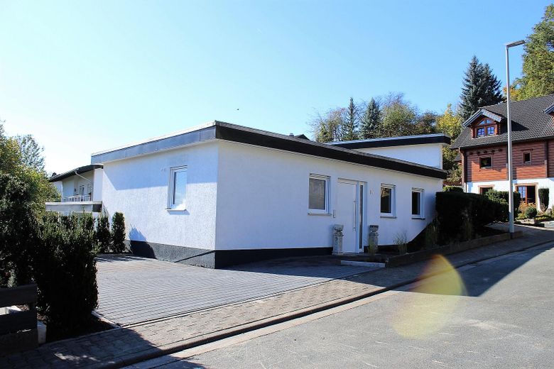 Ausgefallenes 2-Fam. Architektenhaus mit Pool,Energieausw. D, Runkel OT,provisionsfrei zu verkaufen – Haus 8A Ausseneingang, Parken