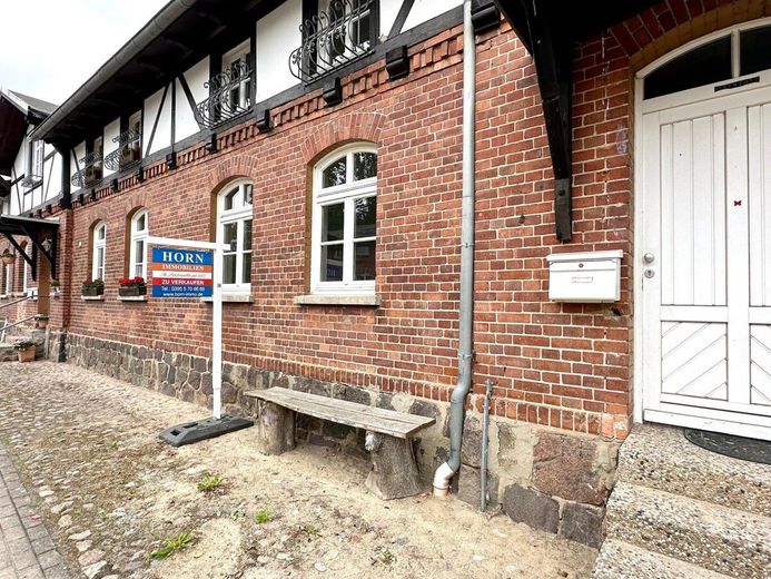 HORN IMMOBILIEN ++ uroczy dom dwurodzinny w Klein Helle, tylko 15 min do Neubrandenburga – Details