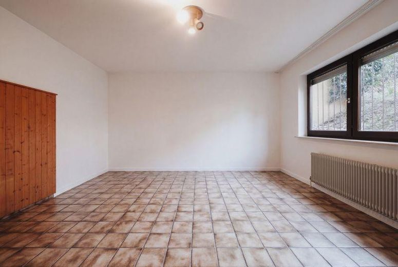 Eigentumswohnung im Charakter einer Doppelhaushälfte mit Garten in Umkirch – UG Zimmer