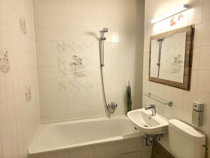 2-pokojowe mieszkanie z balkonem w Miśni, sprzedaż bez prowizji – Sanitärraum