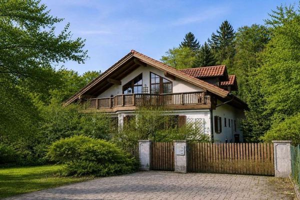 Attraente casa bifamiliare in posizione tranquilla a Tutzing-Kampberg