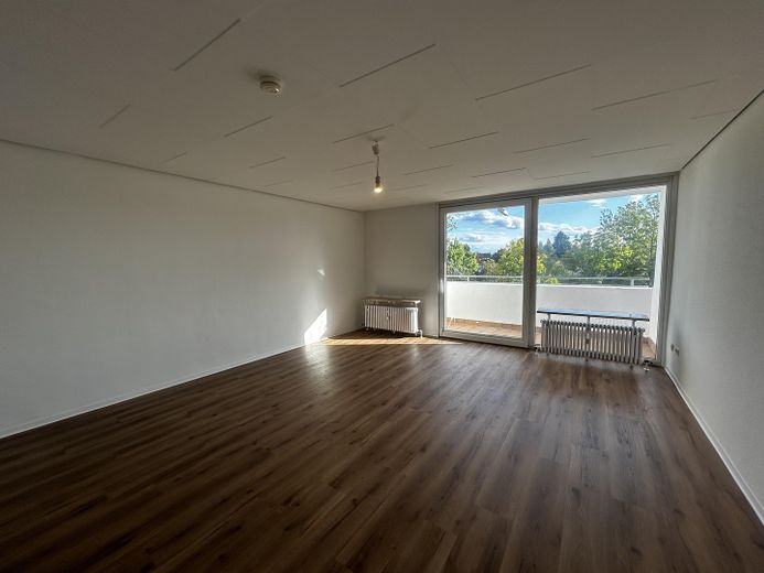 Neu Renoviert: 1-Zimmer-Wohnung mit Loggia in Bad Homburg vor der Höhe – Foto 1