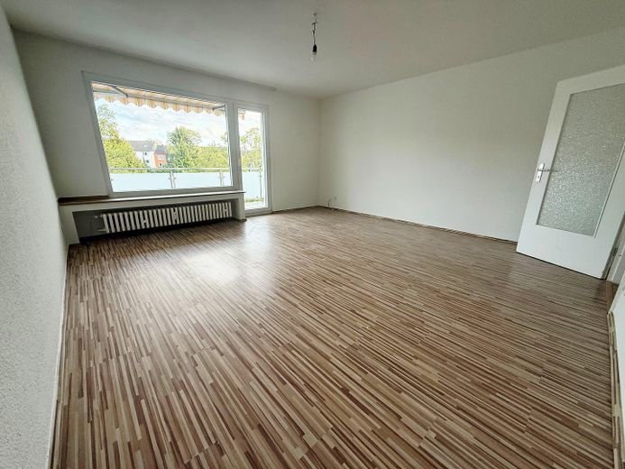 Gepflegte, helle 3,5-Zimmer-Wohnung mit Balkon, Aufzug & Grünblick am Gervinuspark – Foto 3