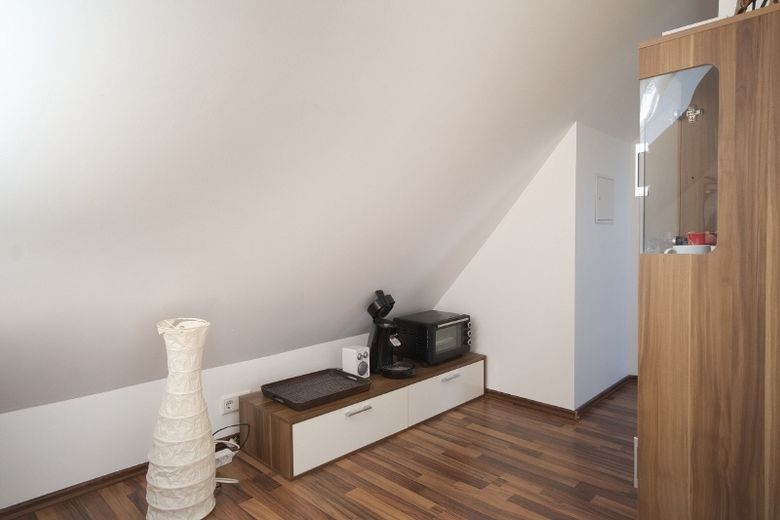 Dachgeschosswohnung in einem Mehrfamilienhaus, Internet möglich. Ruhig und zentral in Castrop-Rauxel gelegen. – 84ec74a6c17064291e533754c732db6f8299393e.jpg