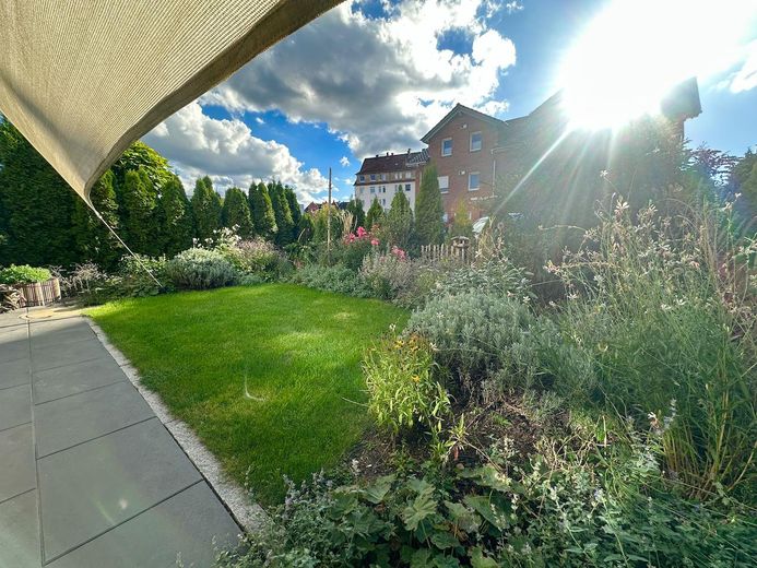 Moderno piso de 3 habitaciones en planta baja con jardín, eficiencia energética A+ – Garten
