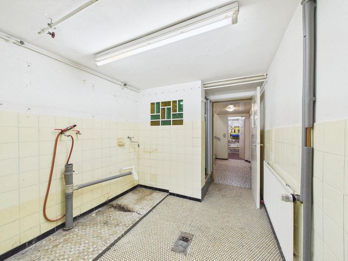 Edles Reihenmittelhaus in gepflegter Umgebung – Waschkeller mit Anschlüssen