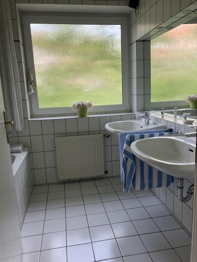 Bad mit Wanne EG