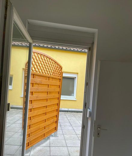 kleine Terrasse vor Schlafzi