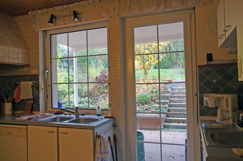 Einfamilienhaus in Saarbrücken-Jägersfreude! – Küche mit Zugang zum garten