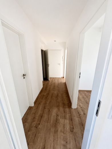 Construction neuve sous les combles, Ingolstadt-Nordost : 3 appartements libres immédiatement, 1 loué – sans commission – Diele 2