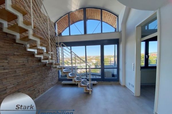 Fantastico! Appartamento maisonette di 2 locali con nuova cucina componibile e nuovo bagno!