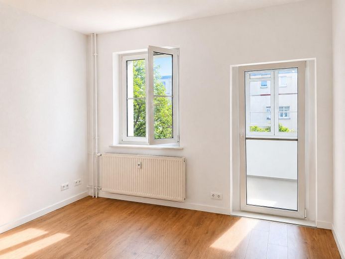 Herzlich Willkommen im Gertrudenhof! 1,5 Zimmer-Wohnung in Alt-Hohenschönhausen – Wohnzimmer