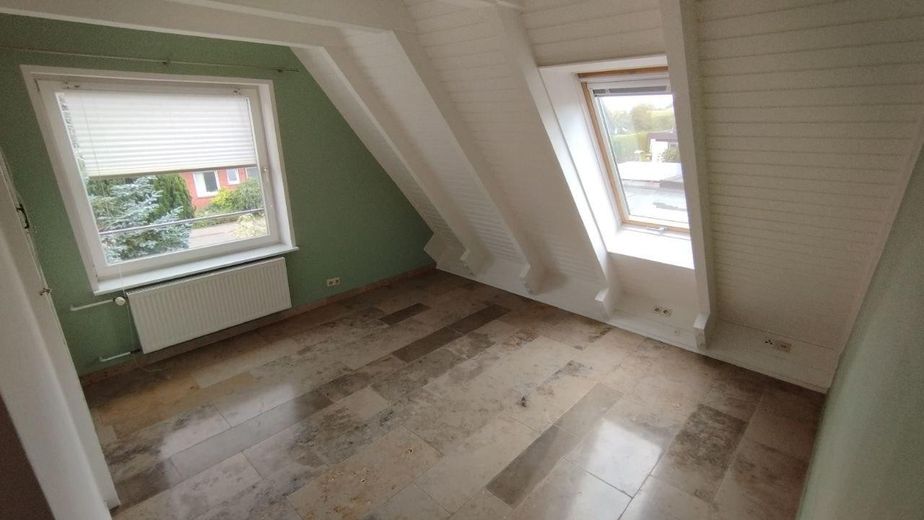 Wohnzi. kleine Dachg. Whg.