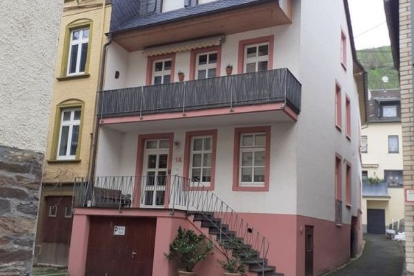 Casa ben tenuta con 2 appartamenti per vacanze a Zell sulla Mosella