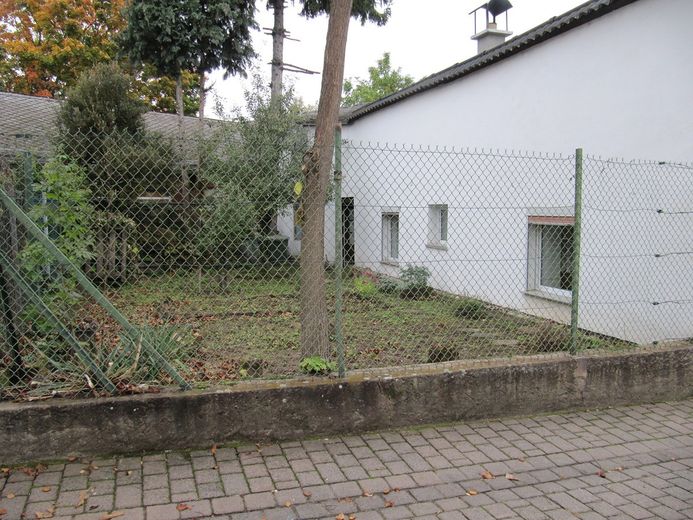 from PRIVATE ** single-family house + outbuilding * garden * garage * courtyard * basement – Foto 6