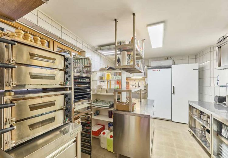 Ehemaliges Winzeranwesen - provisionsfrei direkt vom Eigentümer – Küche Gastrobereich  Scheune