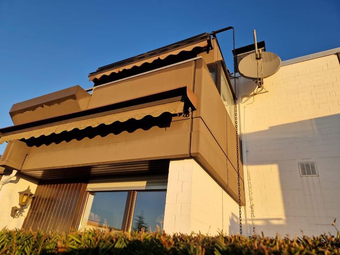 Hinteres Seite mit Terrasse 1