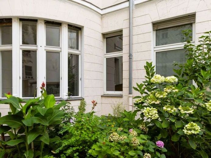 Prachtvoller Altbau mit 193 m² in Charlottenburger Top-Lage - mit separatem Bürozugang! – Foto 1
