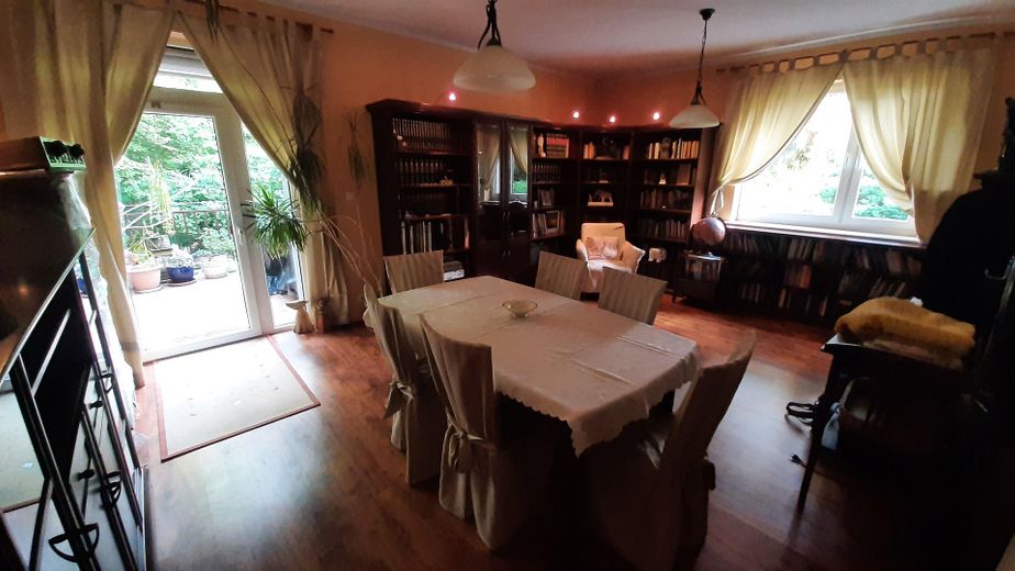16 Bibliothek-Salon