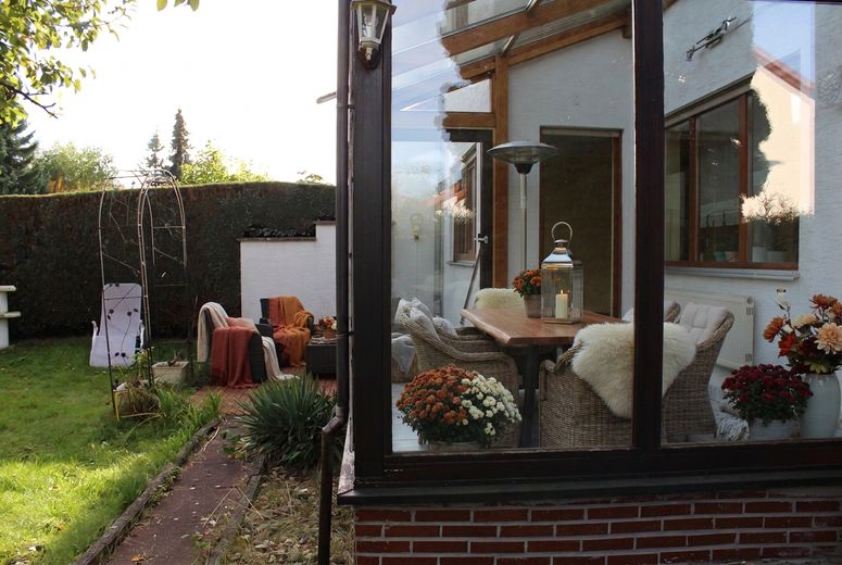 Familienparadies mit Traumgarten am Leiselsee – ruhiges Wohnen mit perfekter Anbindung – Wintergarten KI-möbliert