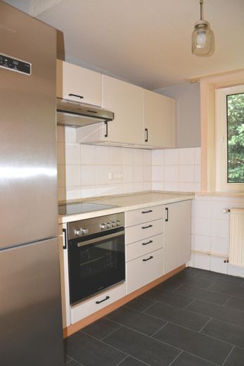 2,5-Zimmer-Dachgeschoss-Wohnung – Küche mit Fenster