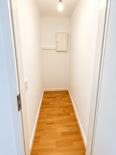 Lichtdurchflutete 2 Zimmer Wohnung in zentraler, aber ruhiger Lage von Unterhaching – Abstellraum