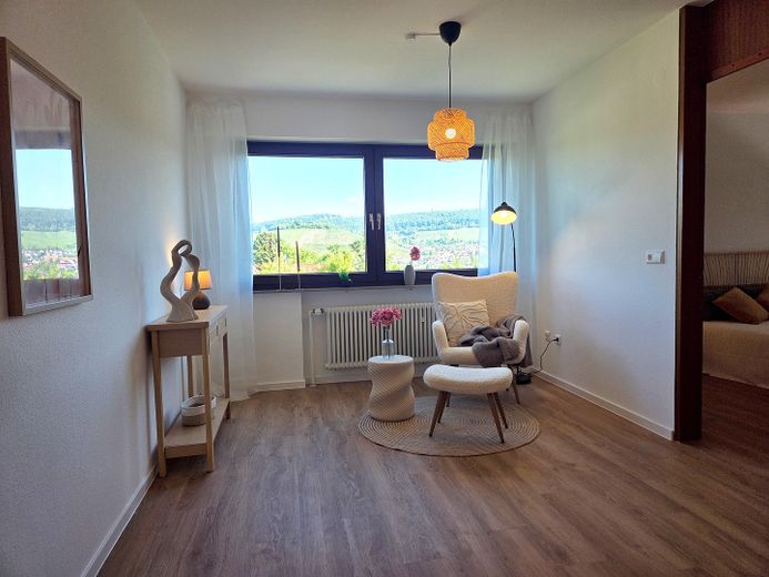 4 Zimmer Wohnung hochwertig renoviert in Top Lage – Leseecke