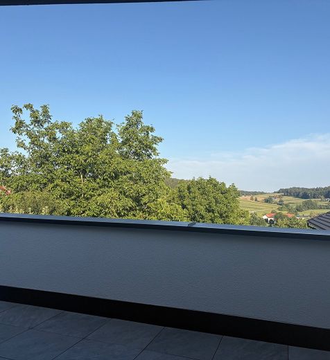 ⭐ Exklusive, barrierefreie 2-Zimmer-Wohnung (91 m²) mit XXL-Terrasse (53 m²), hochwertiger Einbauküche & traumhaftem Ausblick – Foto 3
