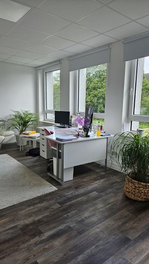 Helle und frisch sanierte Büroetage zu vermieten – Büro 3