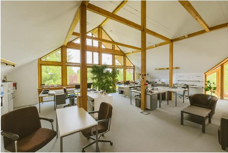Das besondere Haus, mit sehr großem Grundstück, in einer Region wo andere Urlaub machen – Dachstudio-1