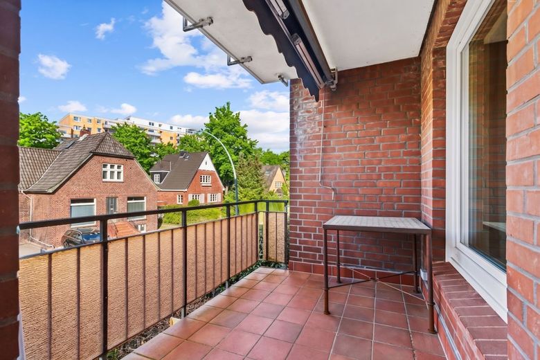 Sonnige Balkonwohnung mit Stellplatz in Halstenbek – Balkon