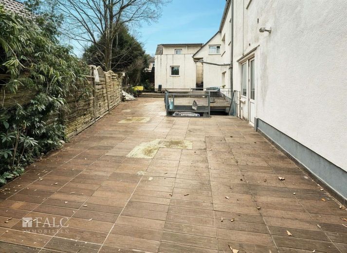 Attraktive Kapitalanlage mit 12 Wohneinheiten in gefragter Lage – Terrasse