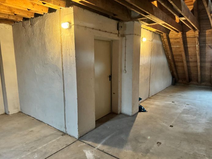 Bez prowizji od właściciela! Poddasze z możliwością adaptacji + pojedynczy garaż w centralnej lokalizacji w Bayreuth – Photo 1