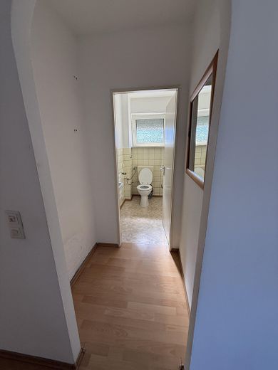 3-room apartment on the 4th floor with elevator – with room for your own ideas in a central location in Nuremberg – WC