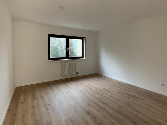 großzügiges Schlafzimmer