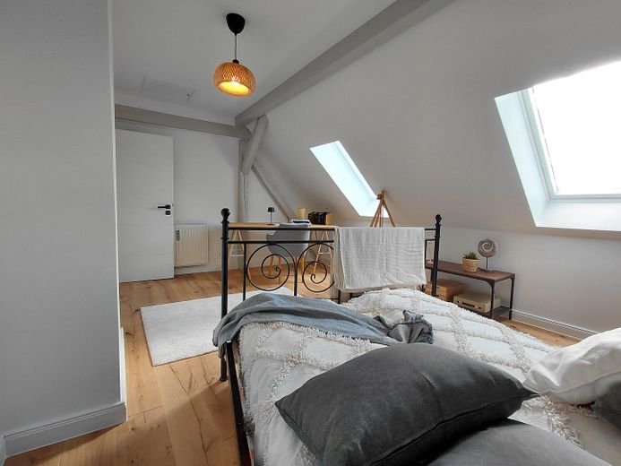 Entrate e sentitevi a casa: villetta a schiera modernizzata con finiture di pregio, giardino, terrazza e 2 garage – Kind DG 2