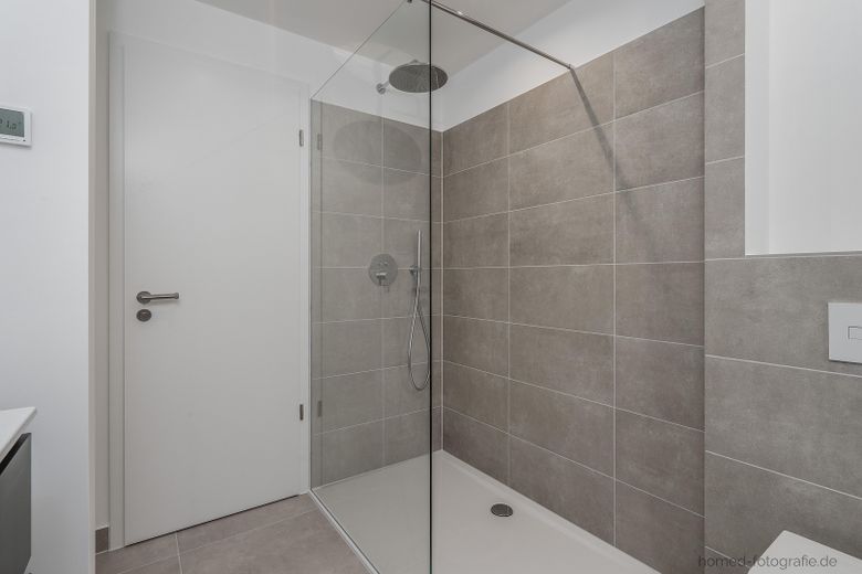 Wannsee · Erstbezug nach Kernsanierung · 3-Zi-Wohnung mit Süd-West-Balkon im Grünen · provisionsfrei – Hauptbad - Dusche