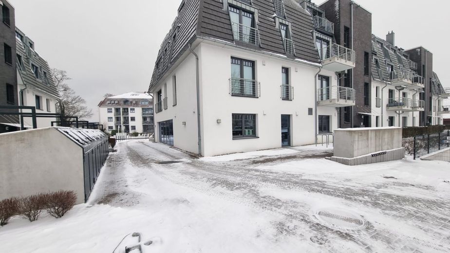 Rückansicht und Parkplatz