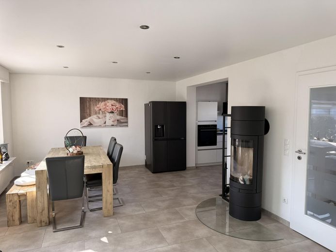 Essbereich mit Kamin