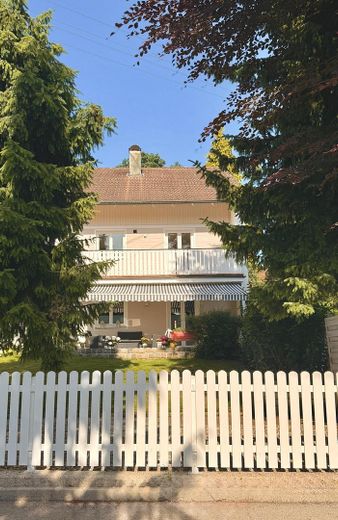 Titelbild - Hausfront