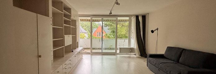 Wohnzimmer und Südbalkon
