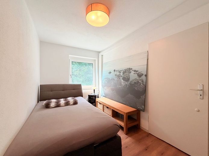 Modernisiertes EFH auf großzügigem Grundstück in begehrter Wohnlage – Schlafzimmer UG