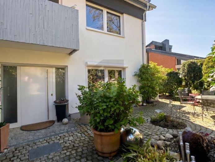 HOCHWERTIGES ZUHAUSE MIT BESONDEREM AUSBLICK – फोटो 1