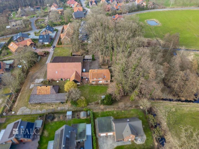 Resthof mit Scheune und über 10.000 m² Grundstück - attraktives Entwicklungspotenzial in Wiefelstede – Ansicht