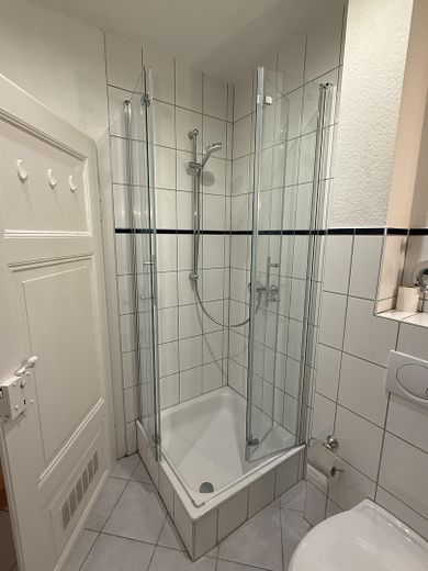 Möblierte 2 Zimmer-Wohnung in zentraler Lage in Frankfurt sachsenhausen – Bad
