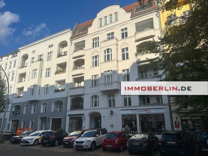 IMMOBERLIN.DE - Einzugsbereite kernsanierte Stuck-Altbauwohnung mit Balkon & Lift in Ruhelage – Photo 1